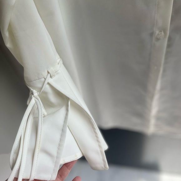 White casual blouse - Picture 4 of 5